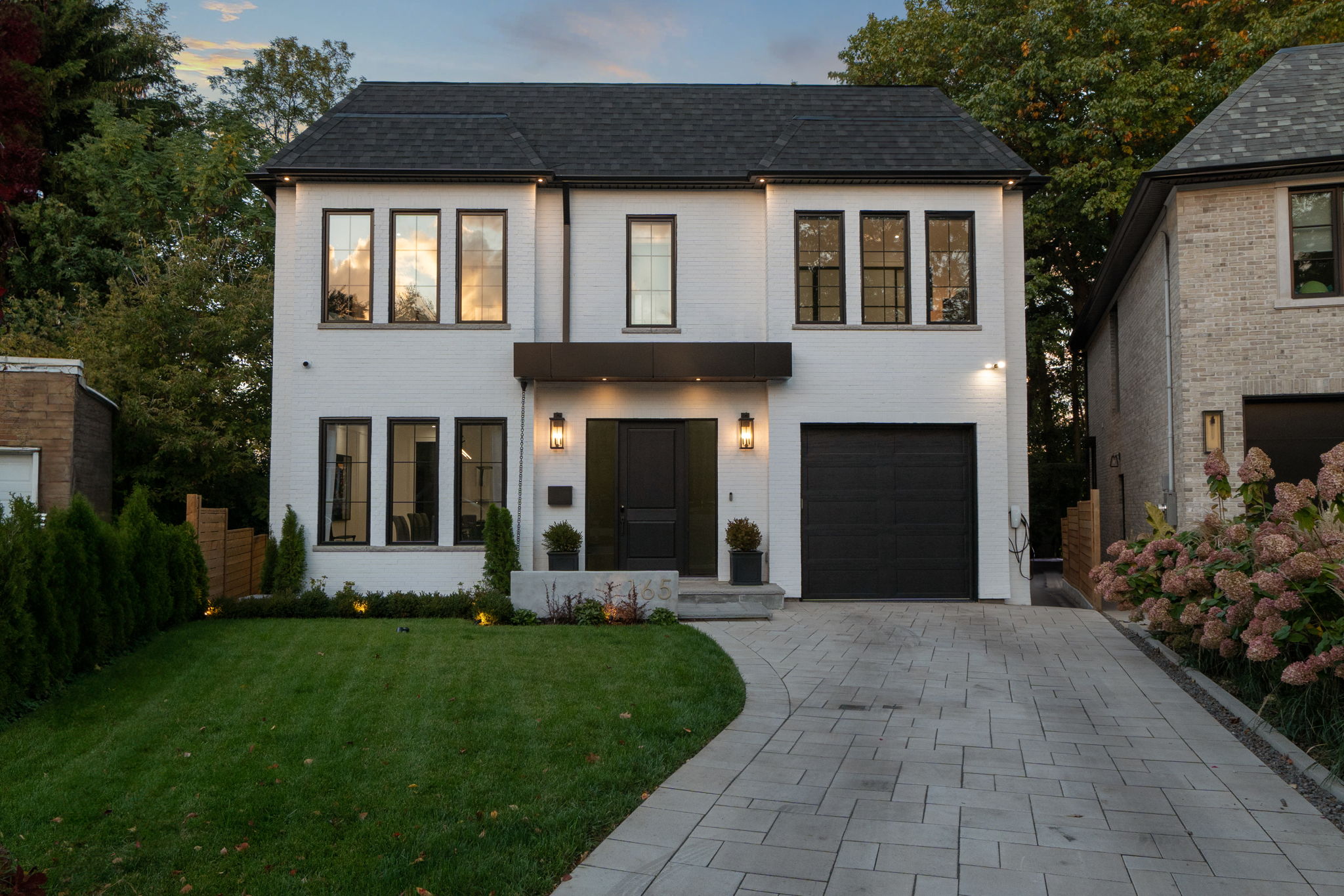 165 Leacrest Rd Toronto, ON M4G 1E7