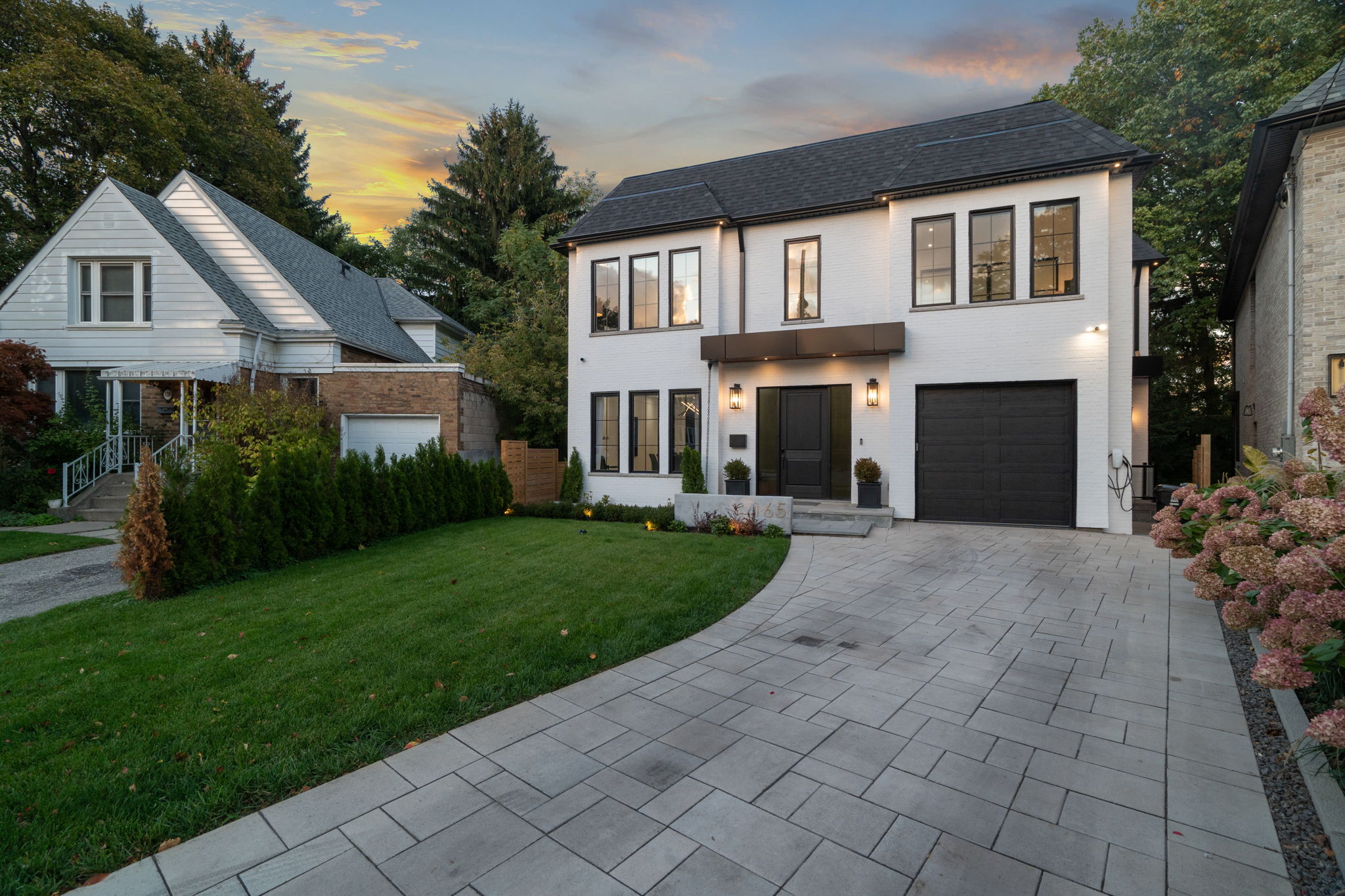 165 Leacrest Rd Toronto, ON M4G 1E7