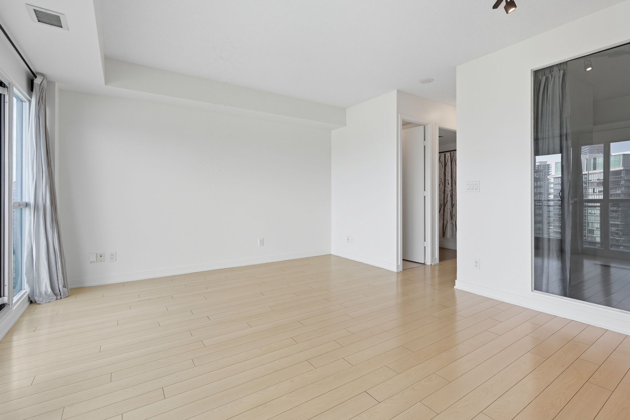 Toronto property showcase — delivered property photograph 8