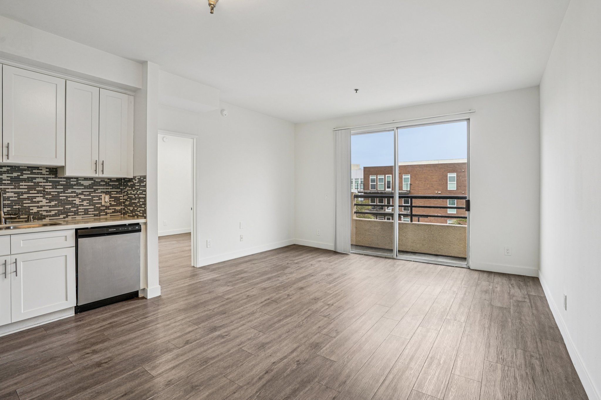 165 N Hoover St UNIT 403-S1511-003.jpg