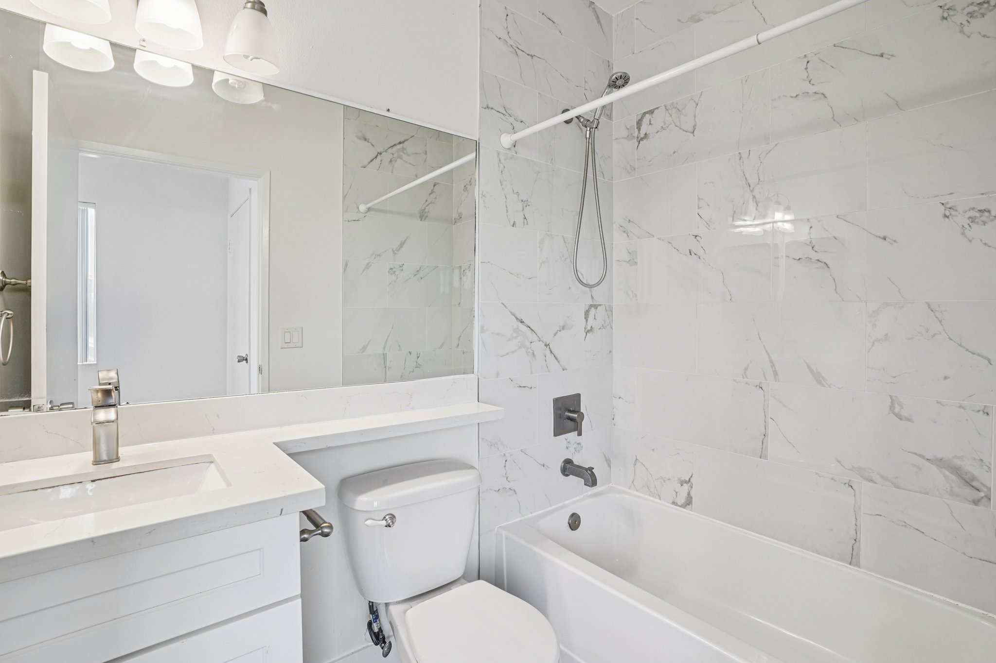 165 N Hoover St UNIT 403-S1511-009.jpg