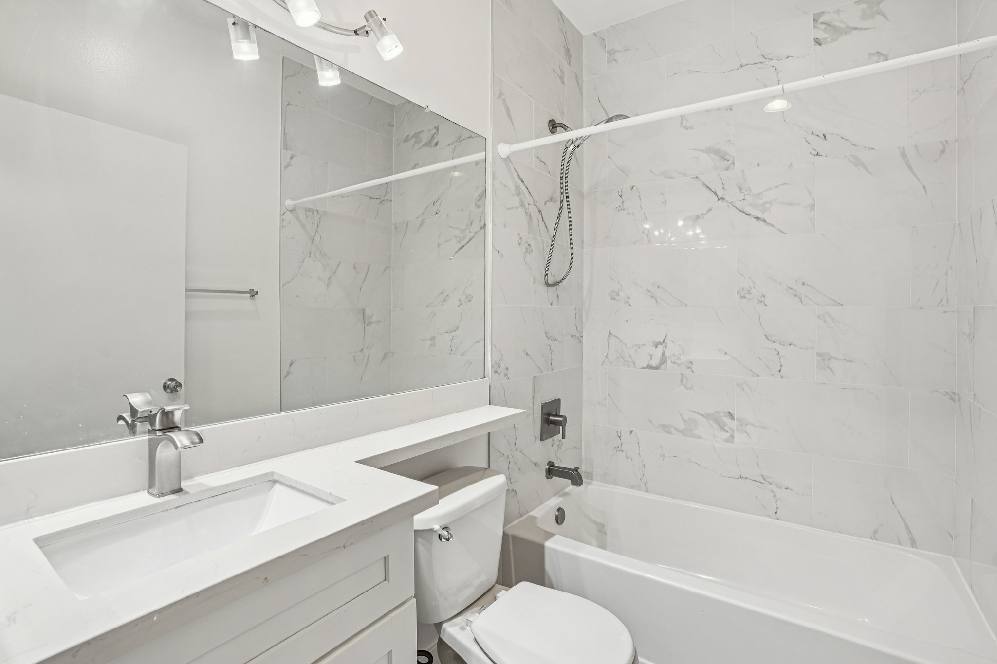 165 N Hoover St UNIT 403-S1511-010.jpg