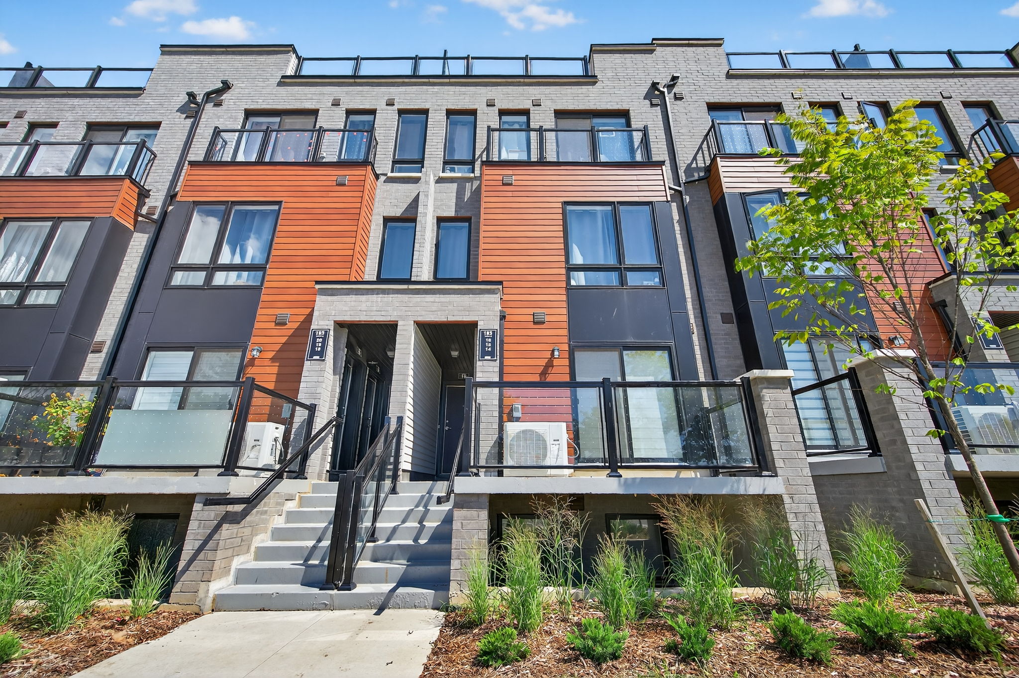 165 Tapscott Rd Unit 16 Toronto, ON M1B 0E8