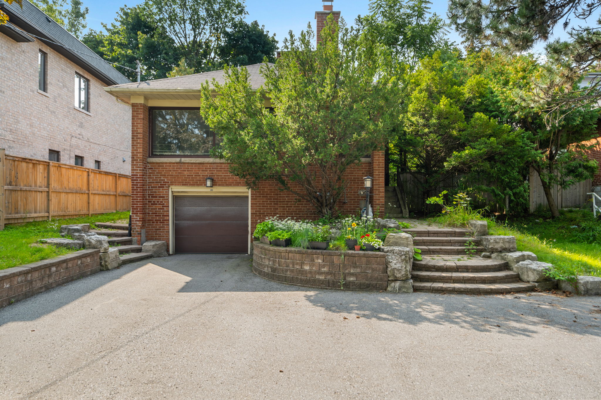 165 York Mills Rd Toronto, ON M2L 1K6