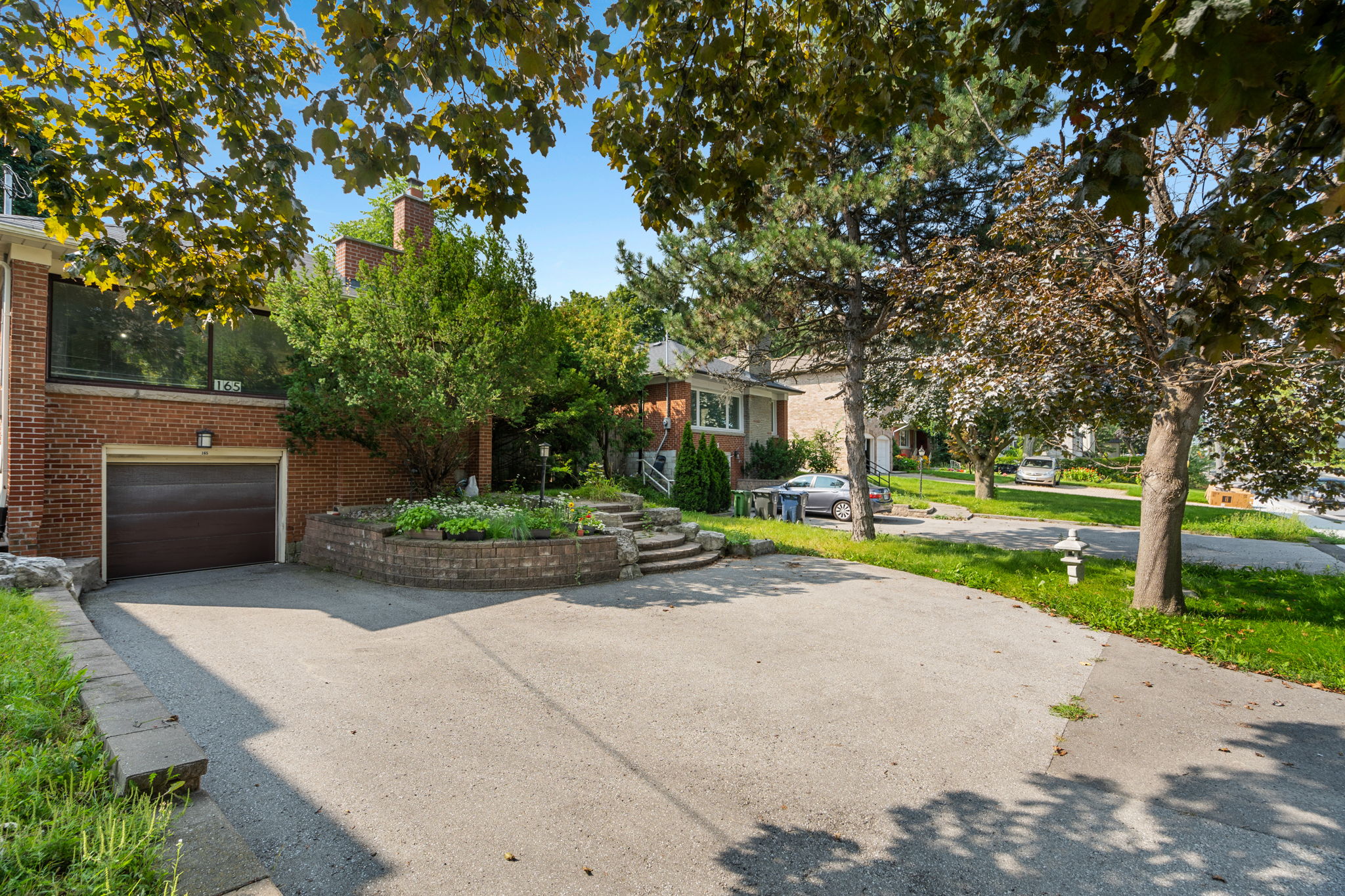 165 York Mills Rd Toronto, ON M2L 1K6