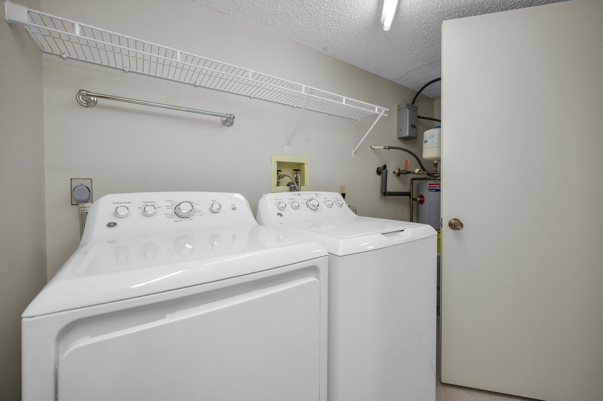 Laundry Room1c