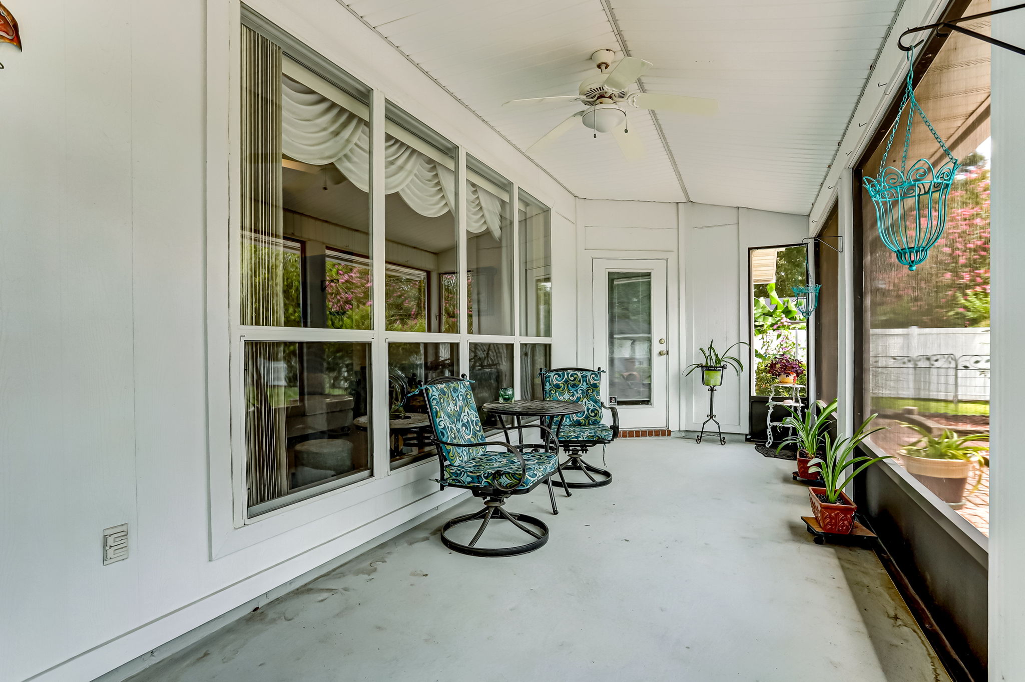 Screened-in Porch