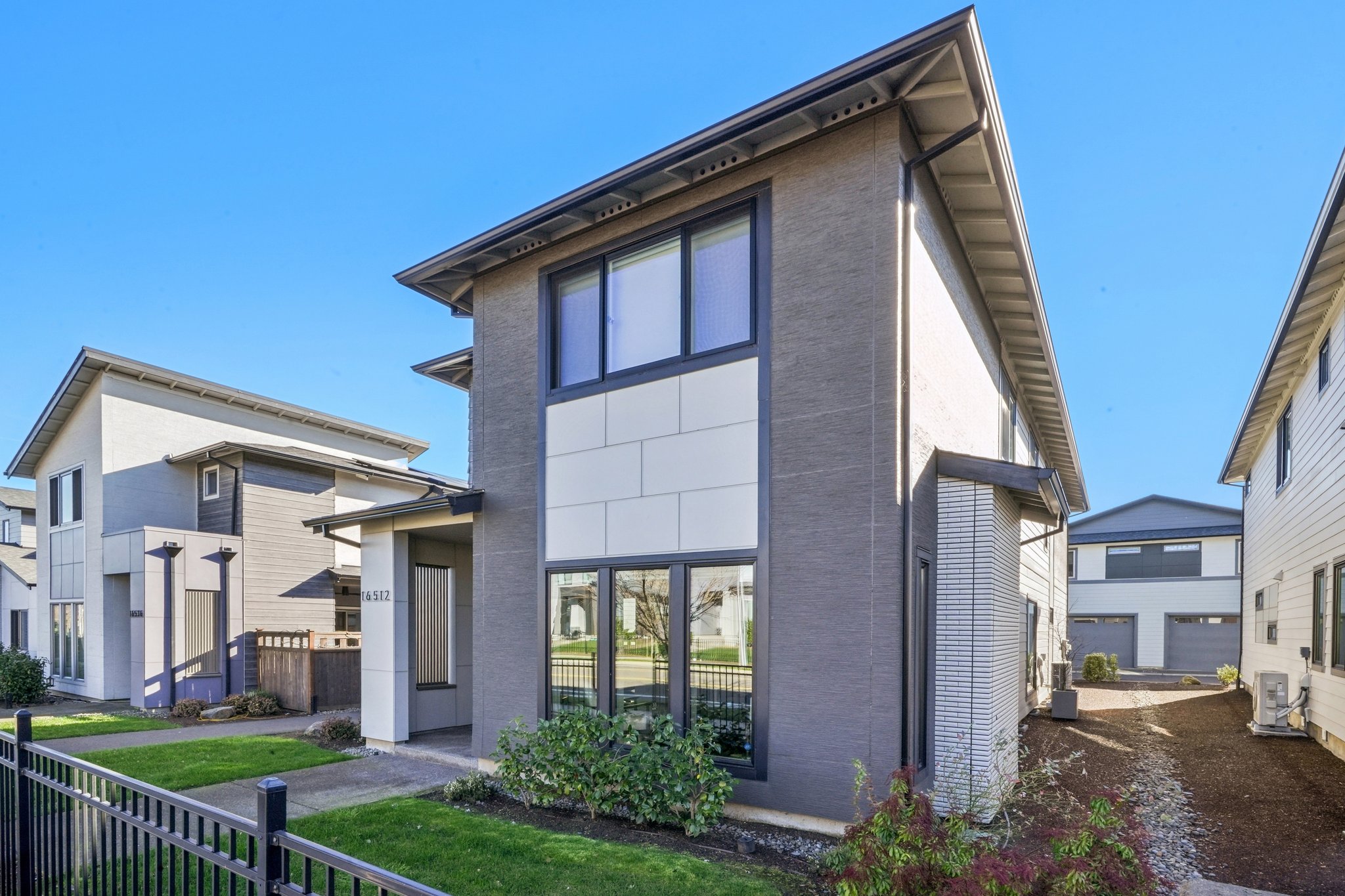 SE Pleasant Valley Pkwy-S2201-003.jpg