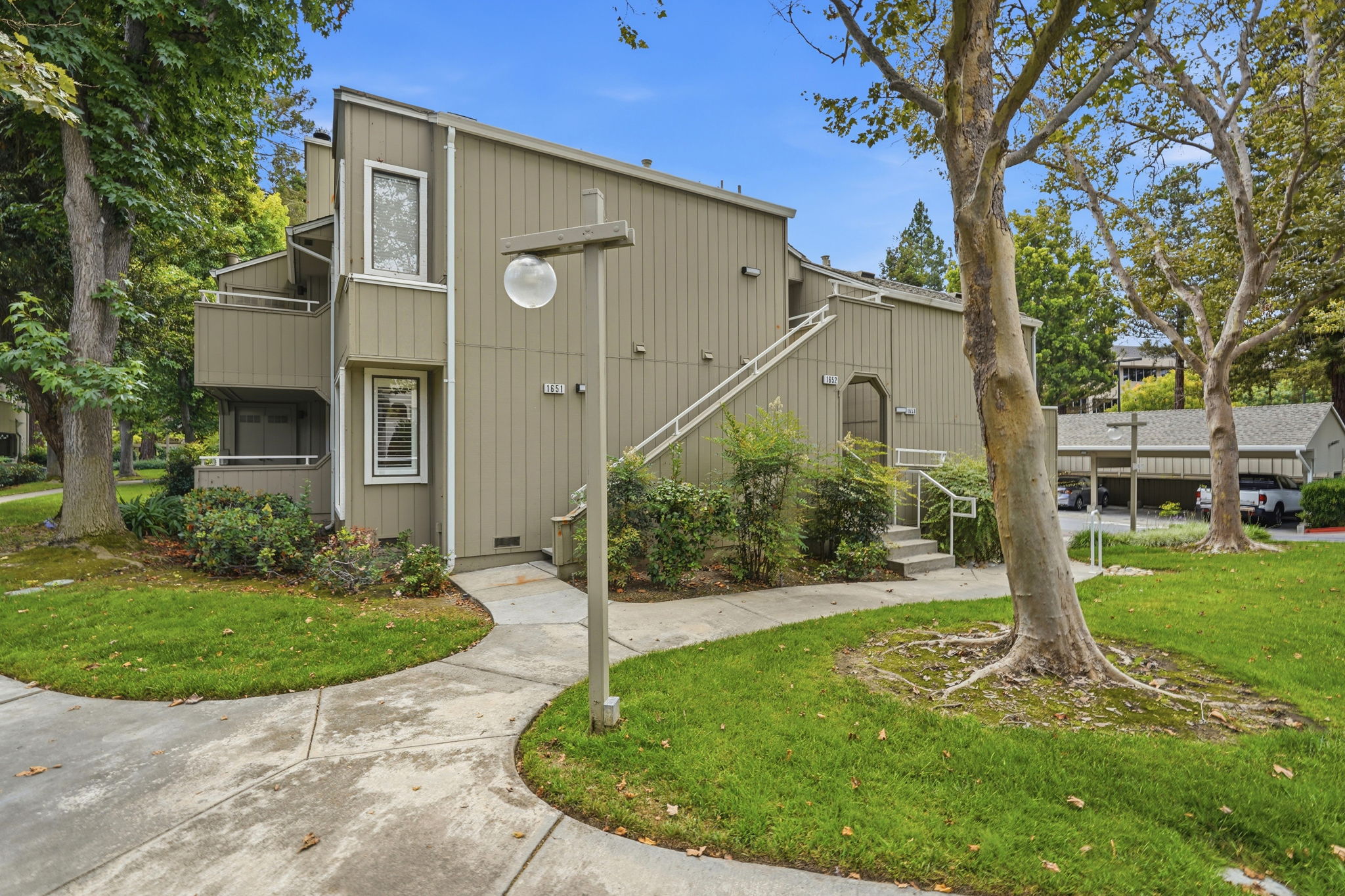 003_F8_1652 Braddock Ct