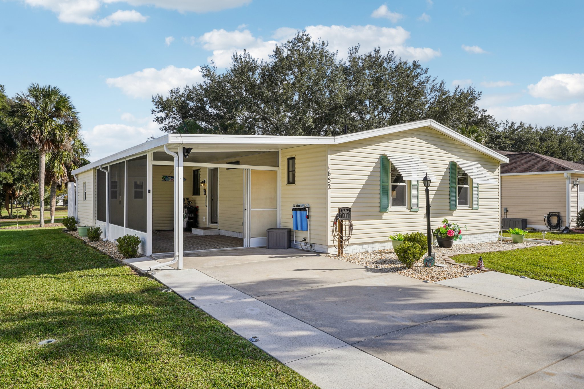 W Schwartz Blvd-S1012-003.jpg