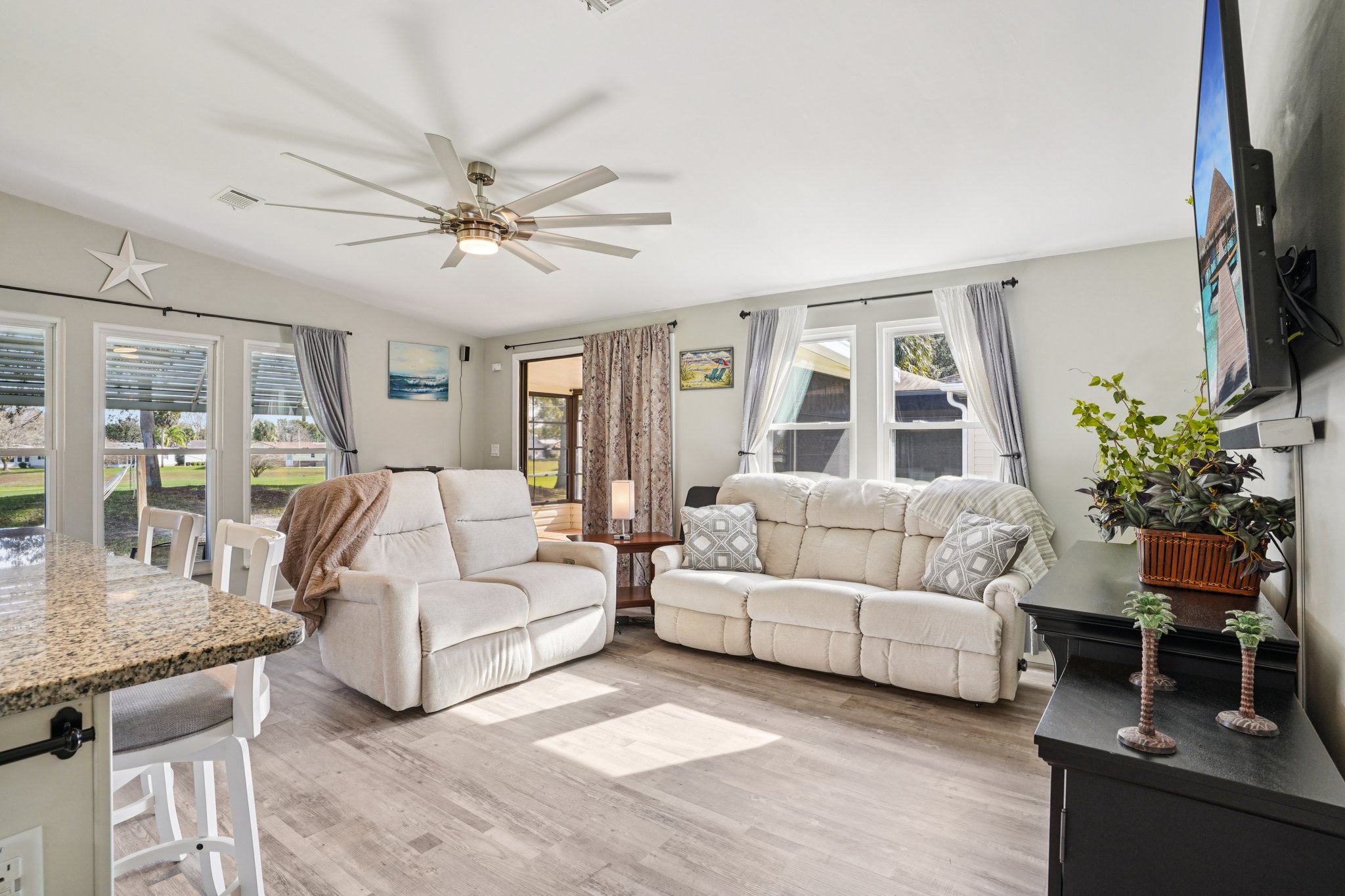 W Schwartz Blvd-S1012-010.jpg