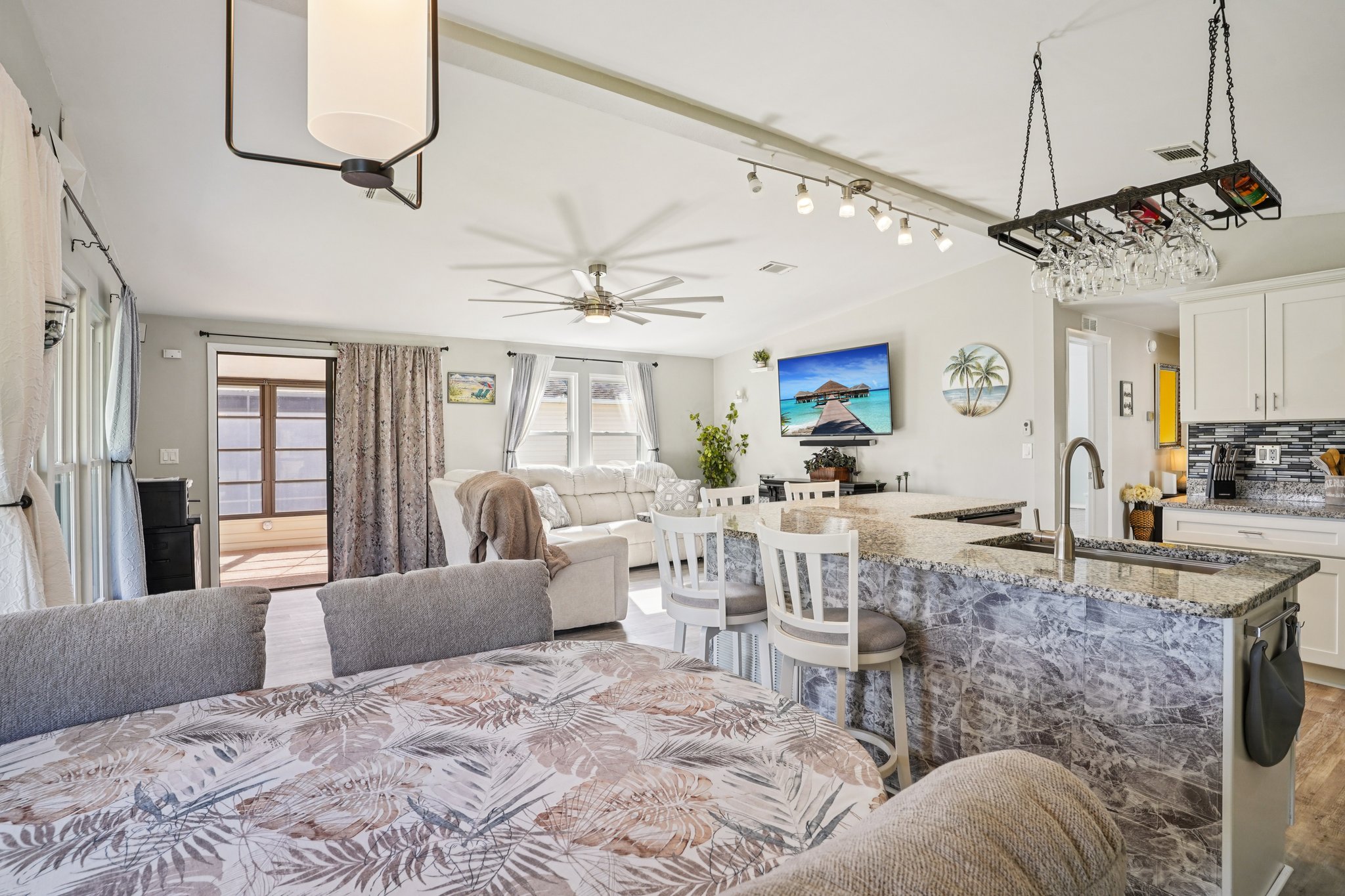 W Schwartz Blvd-S1012-015.jpg