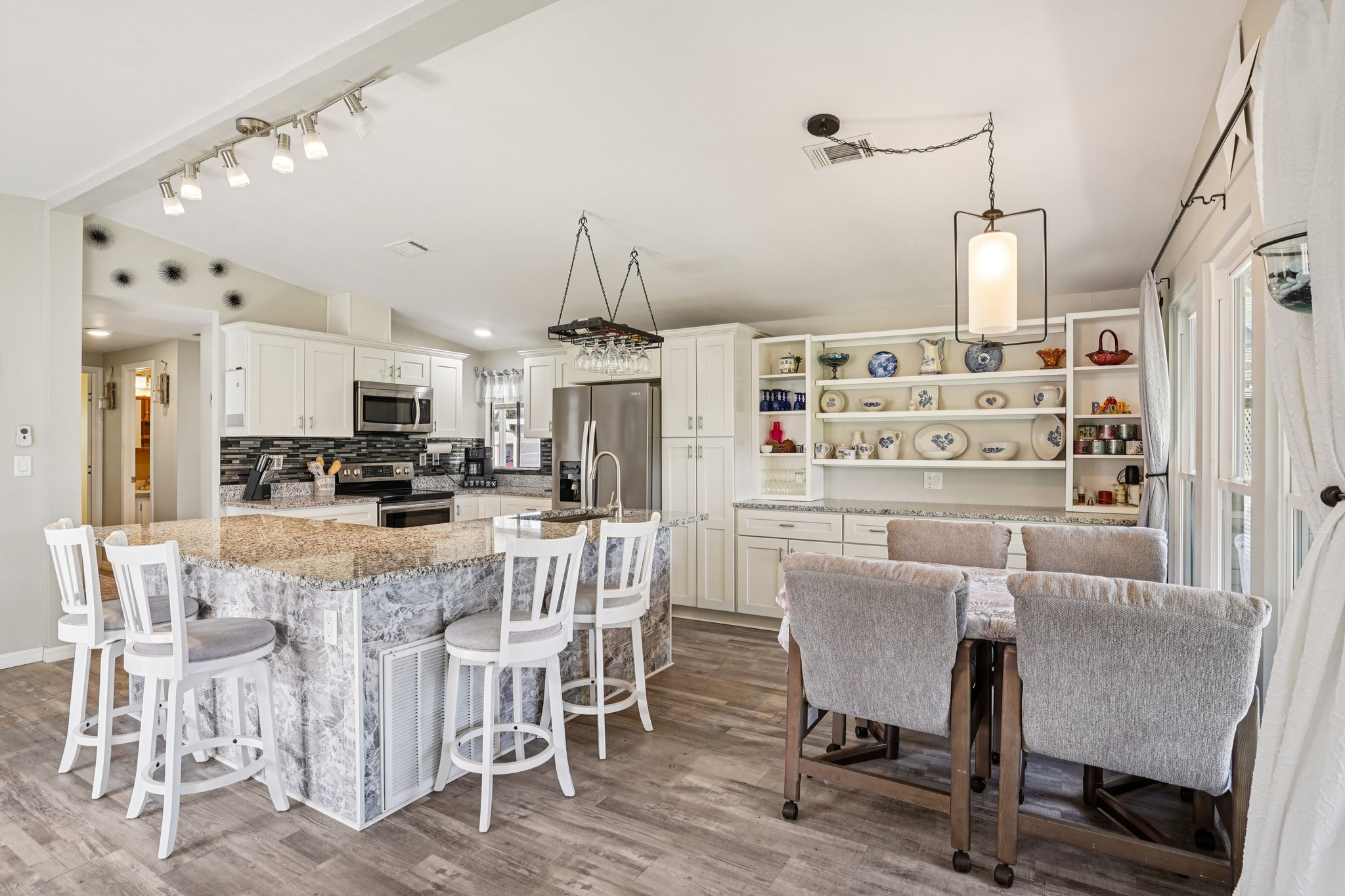 W Schwartz Blvd-S1012-016.jpg