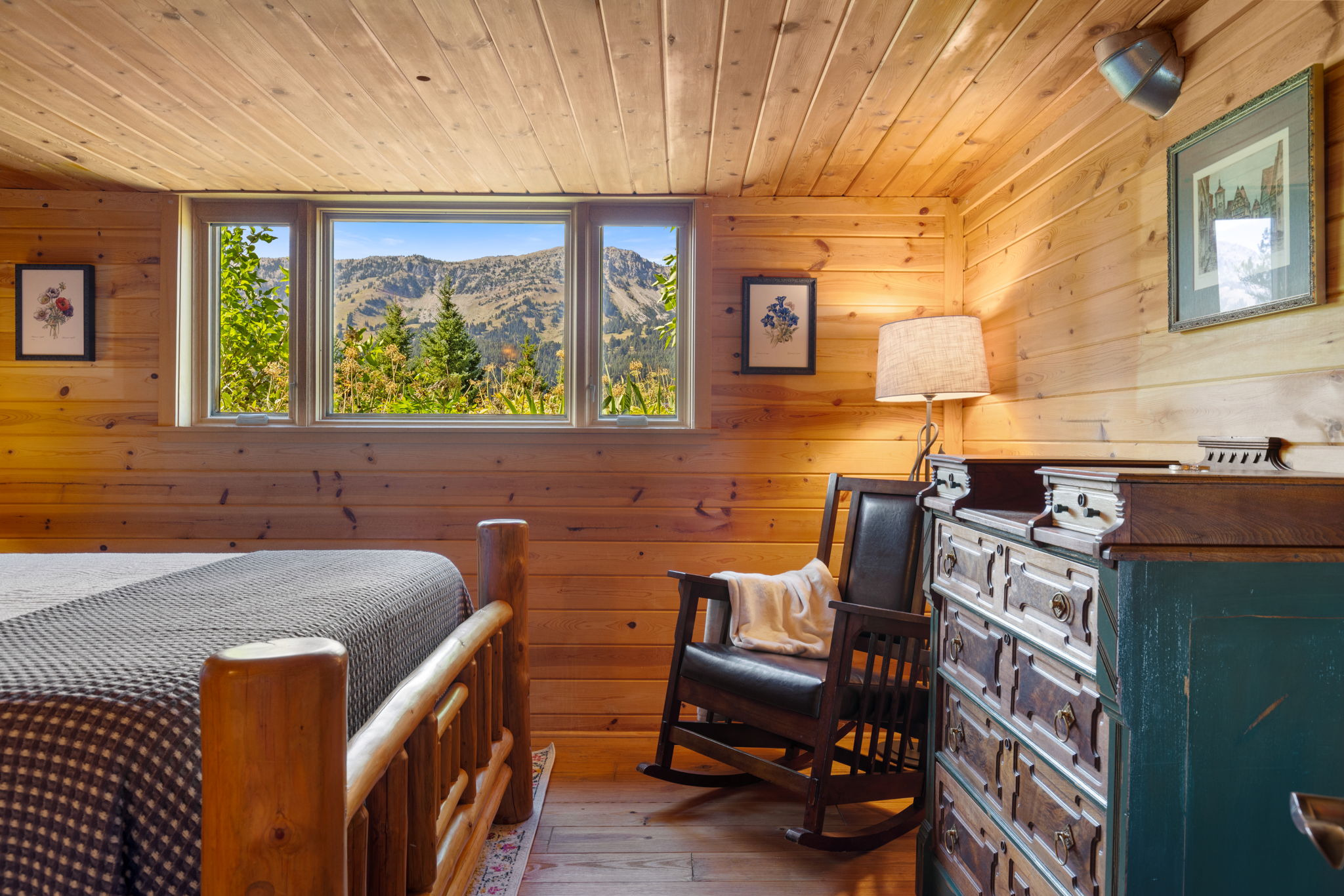 Lower Level Queen Bedroom