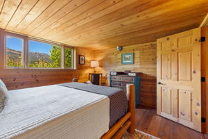 Lower Level Queen Bedroom