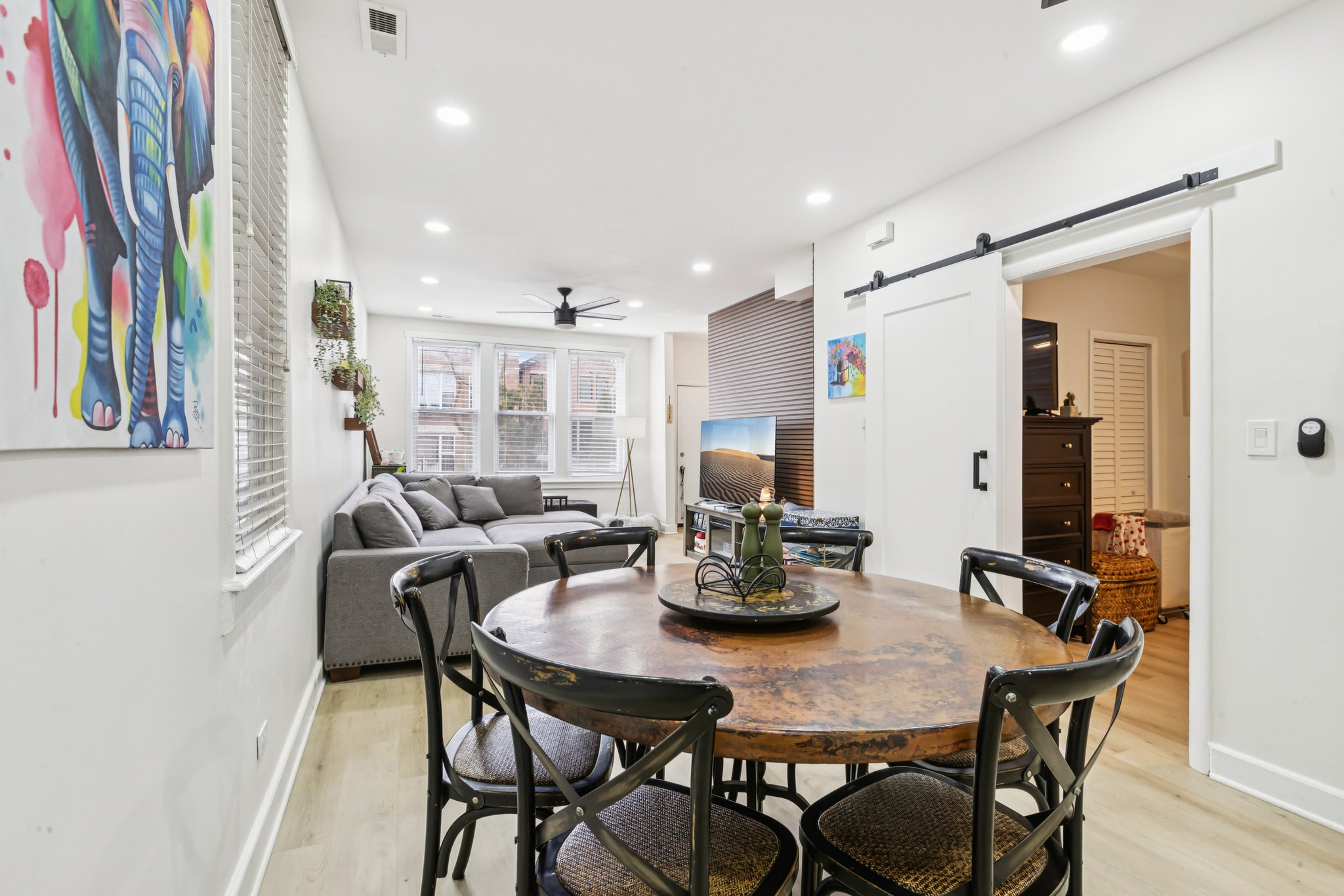 N Artesian Ave-S1001-008.jpg