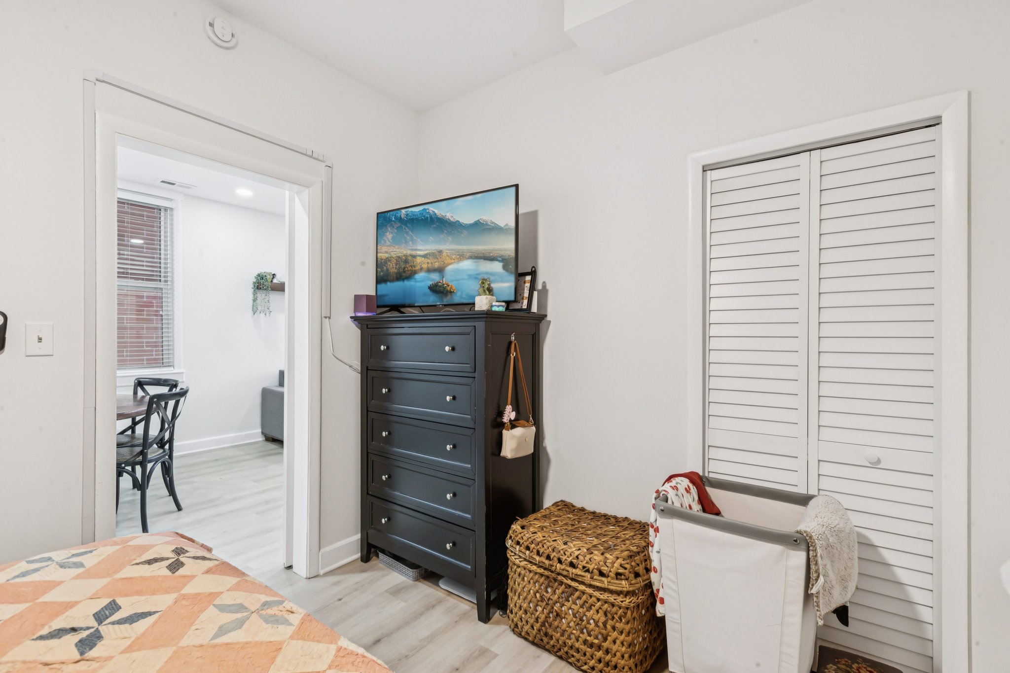 N Artesian Ave-S1001-027.jpg