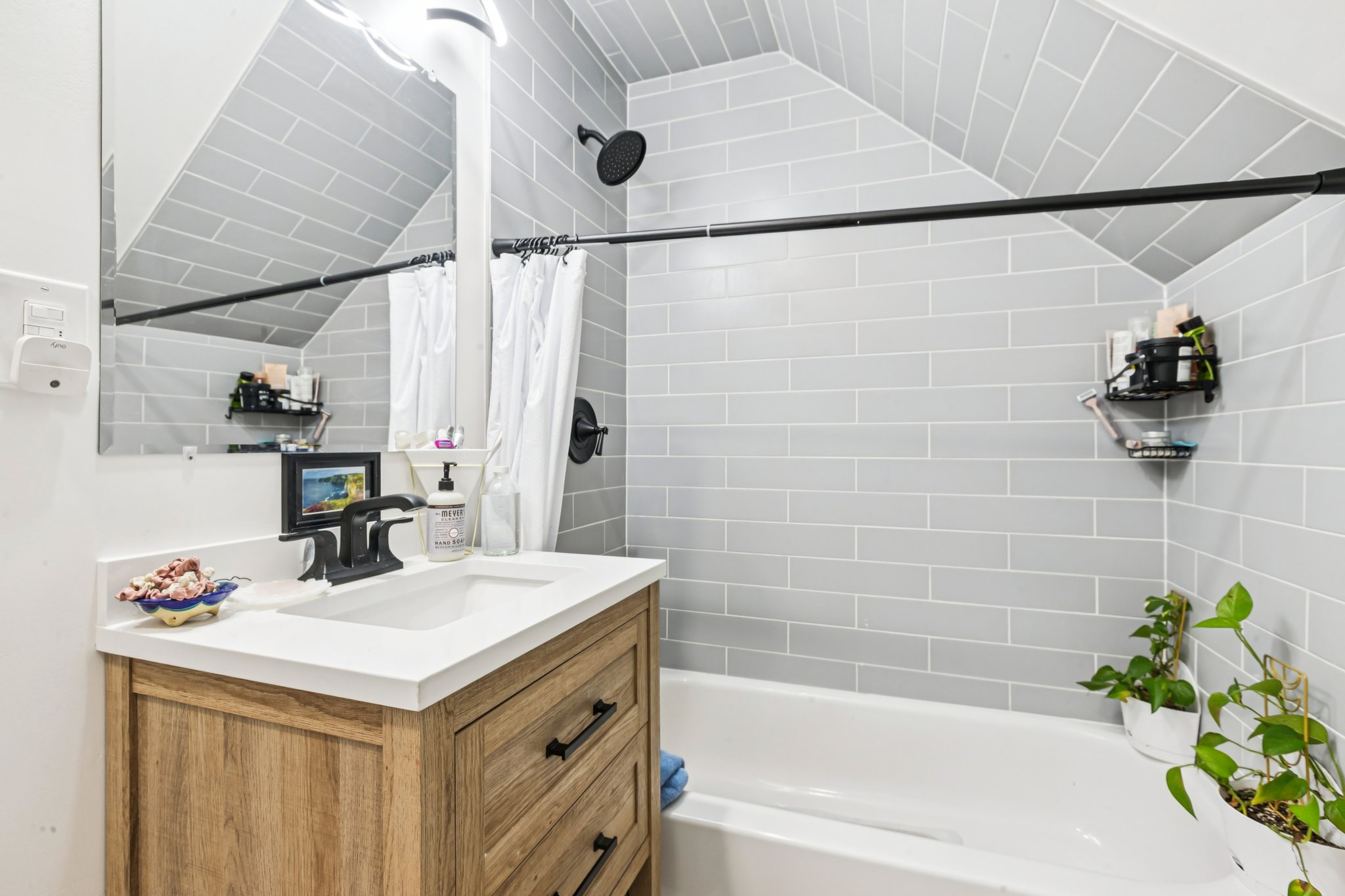 N Artesian Ave-S1001-037.jpg