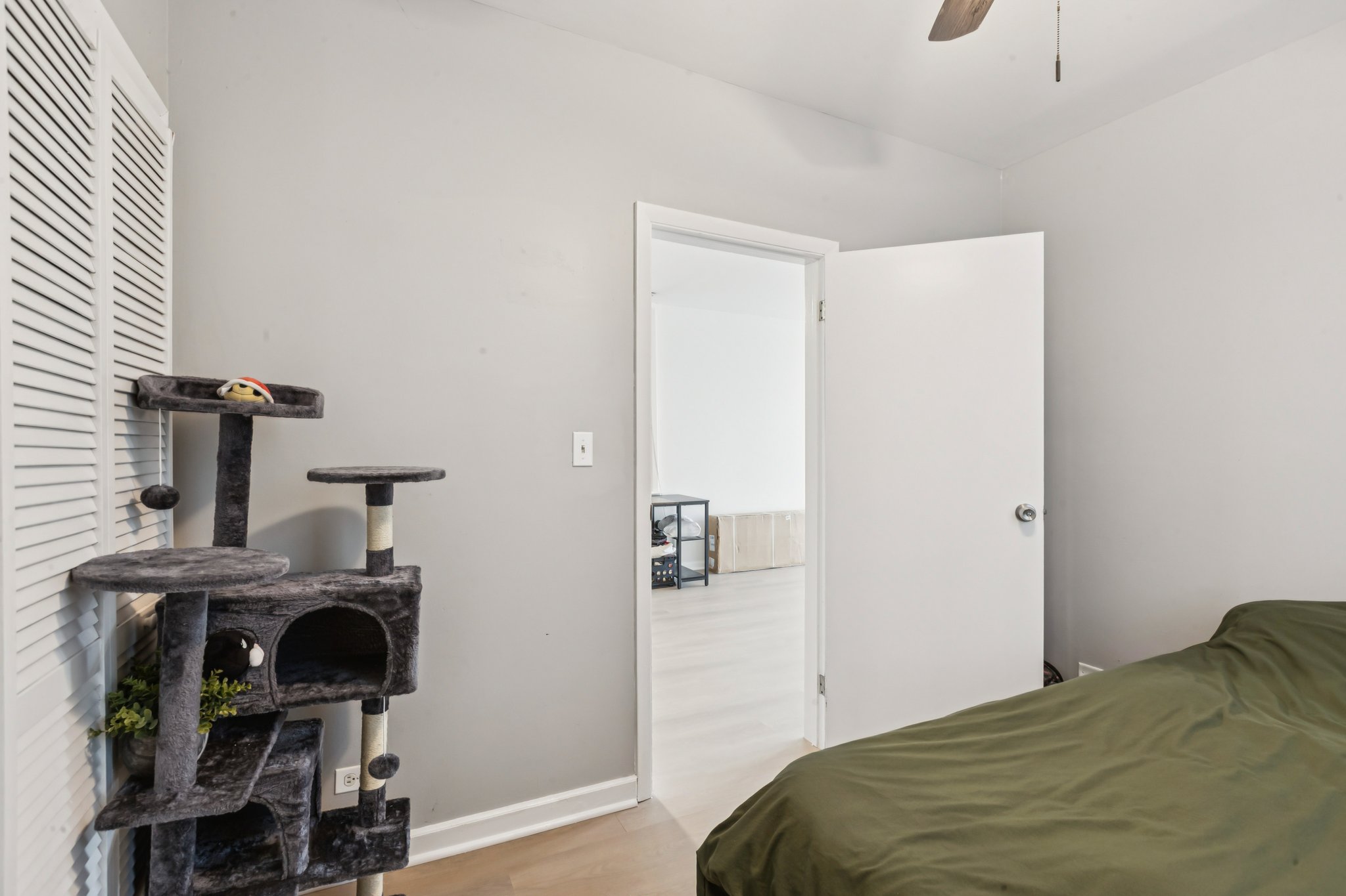 N Artesian Ave-S1001-047.jpg