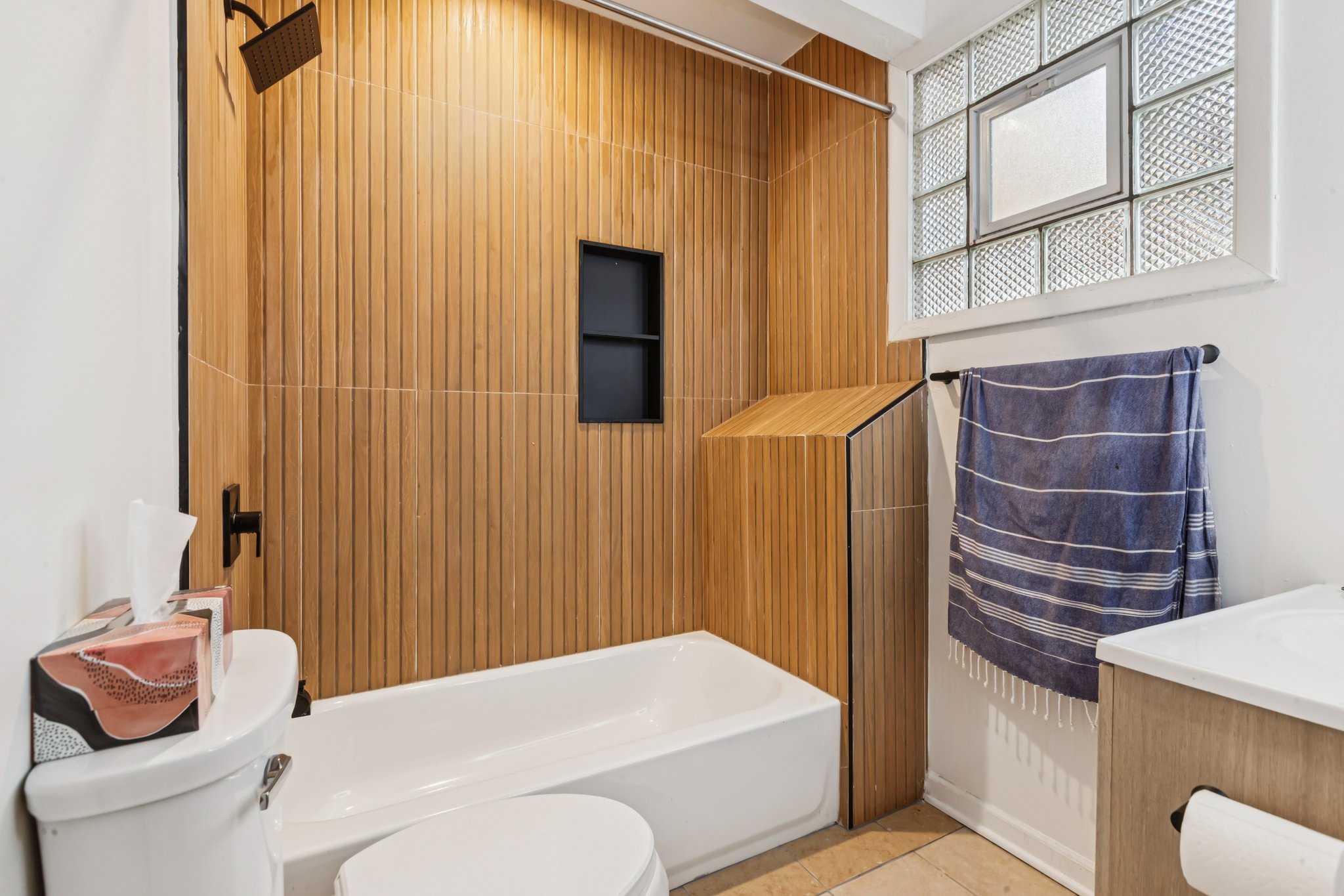 N Artesian Ave-S1001-050.jpg