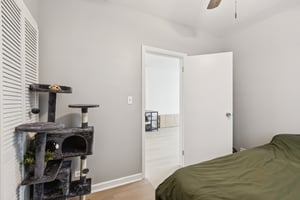 N Artesian Ave-S1001-047.jpg