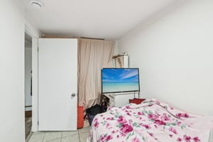 N Artesian Ave-S1001-059.jpg