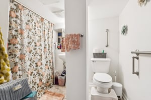 N Artesian Ave-S1001-060.jpg