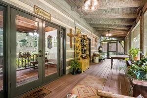 Screened-in Porch