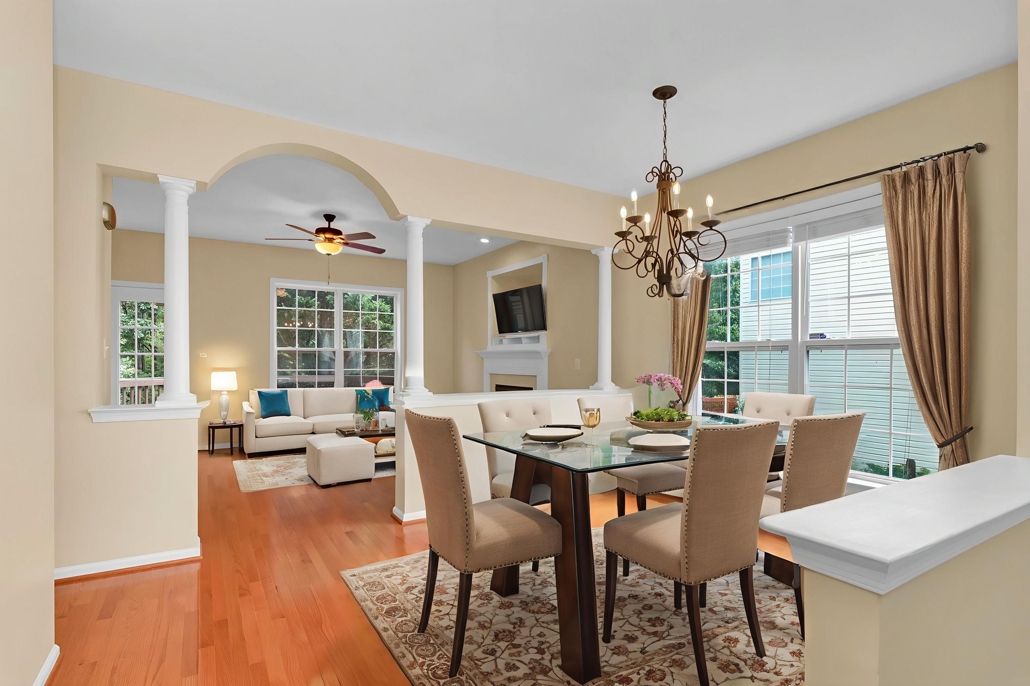 Dining room (virtually staged)