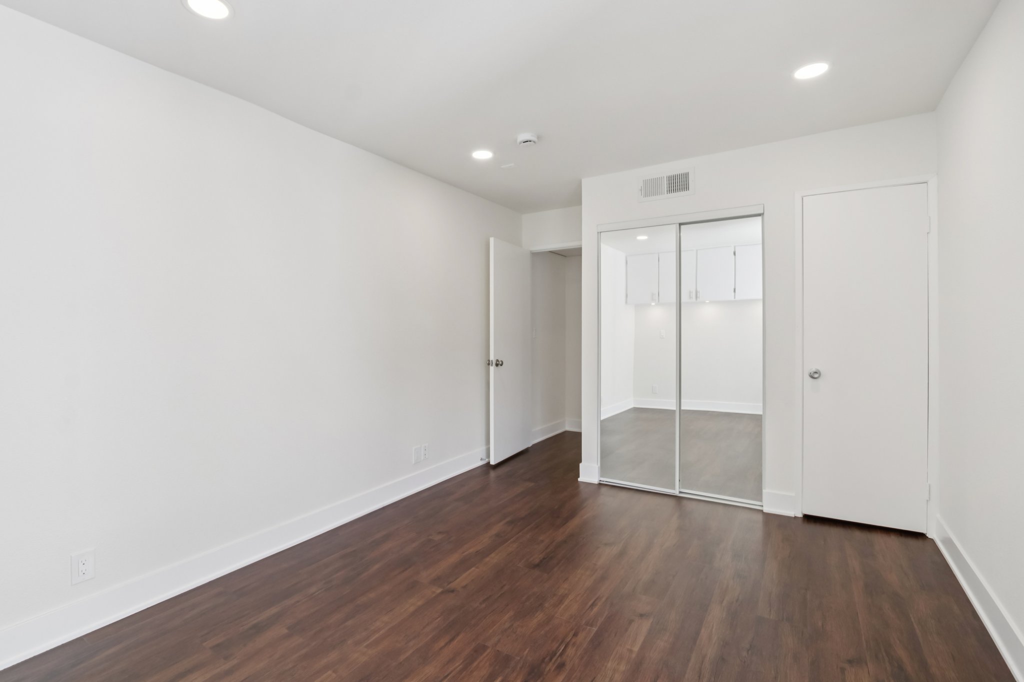 16550 Vanowen St unit 319-S0503-012.jpg
