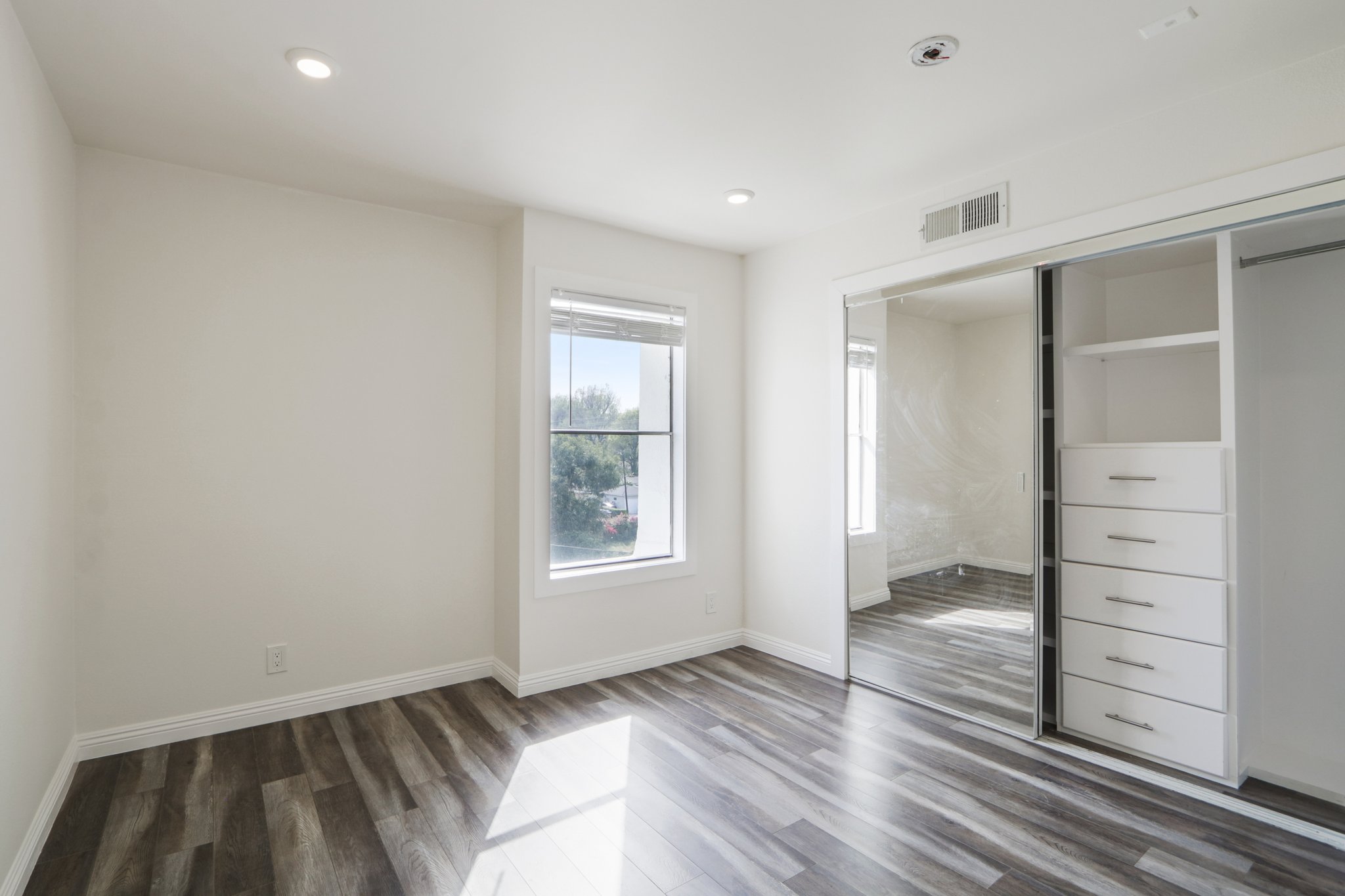 16550 Vanowen St unit 209-S0503-015.jpg