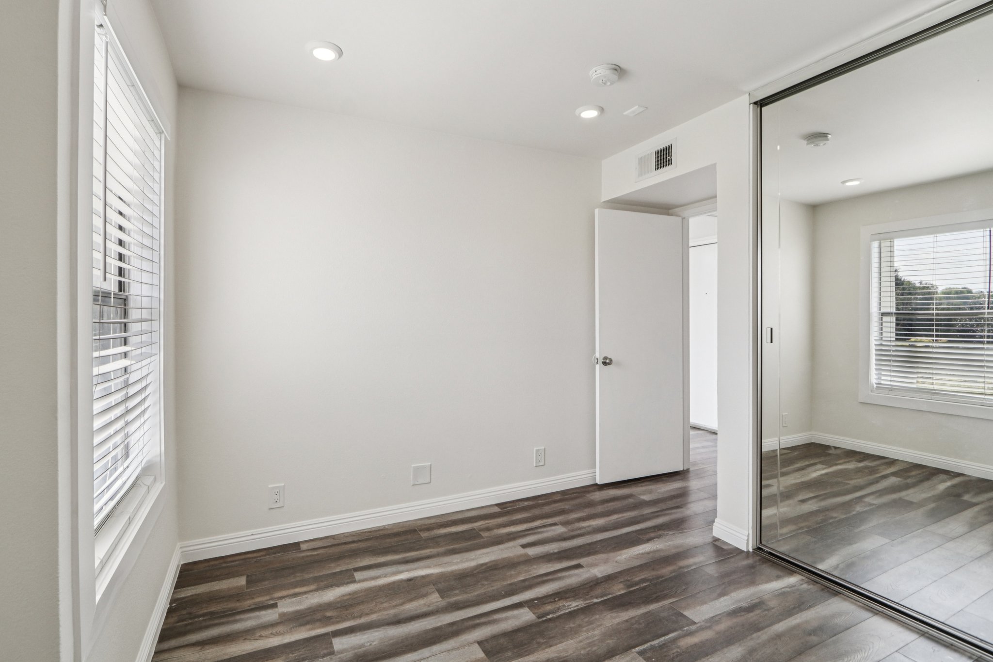 16550 Vanowen St unit 209-S0503-018.jpg