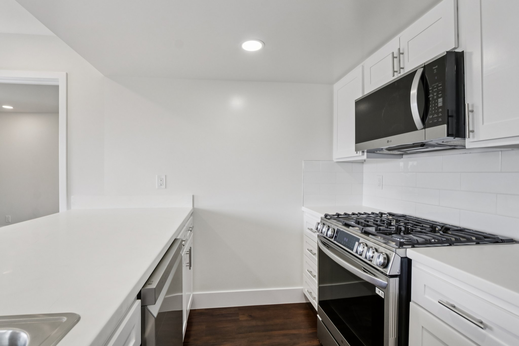 16550 Vanowen St unit 207-S0503-010.jpg