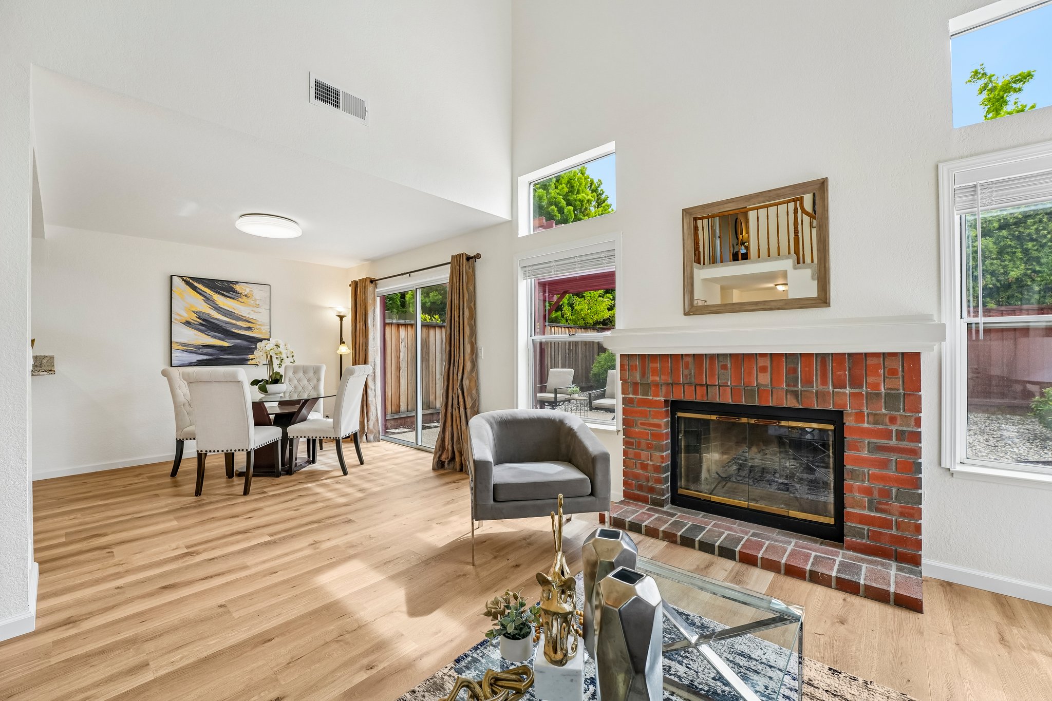 Holly Cir-S2104-014.jpg