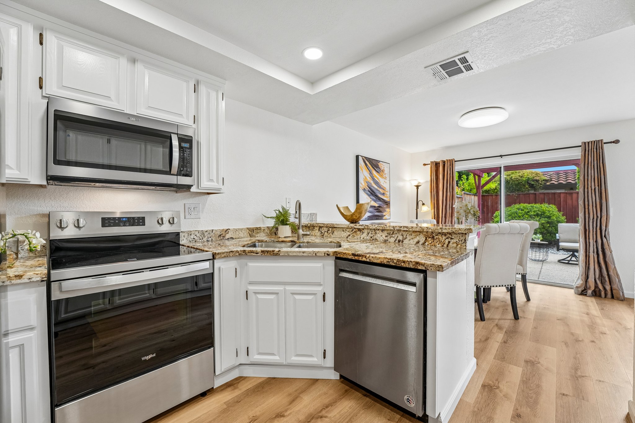 Holly Cir-S2104-021.jpg