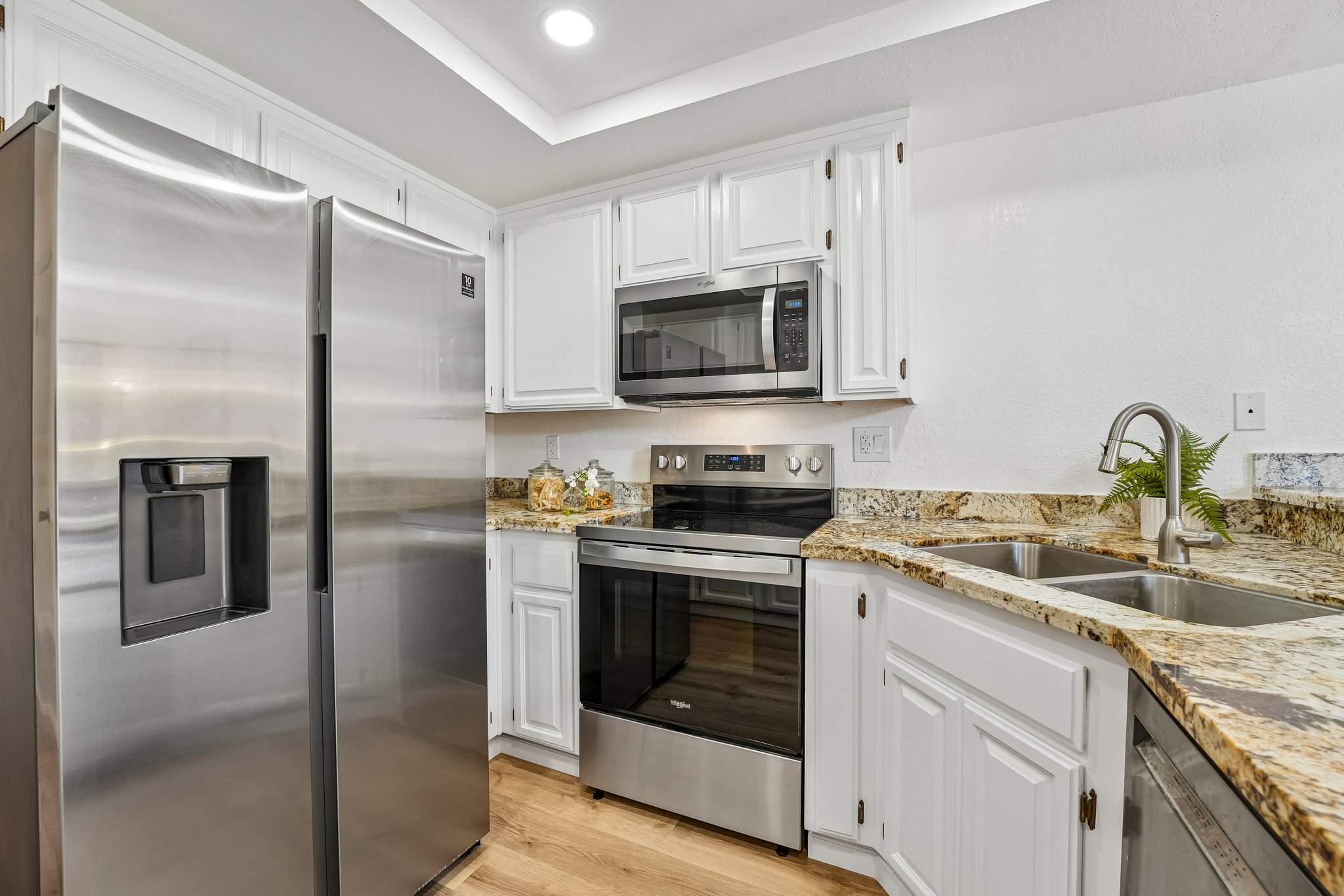 Holly Cir-S2104-024.jpg