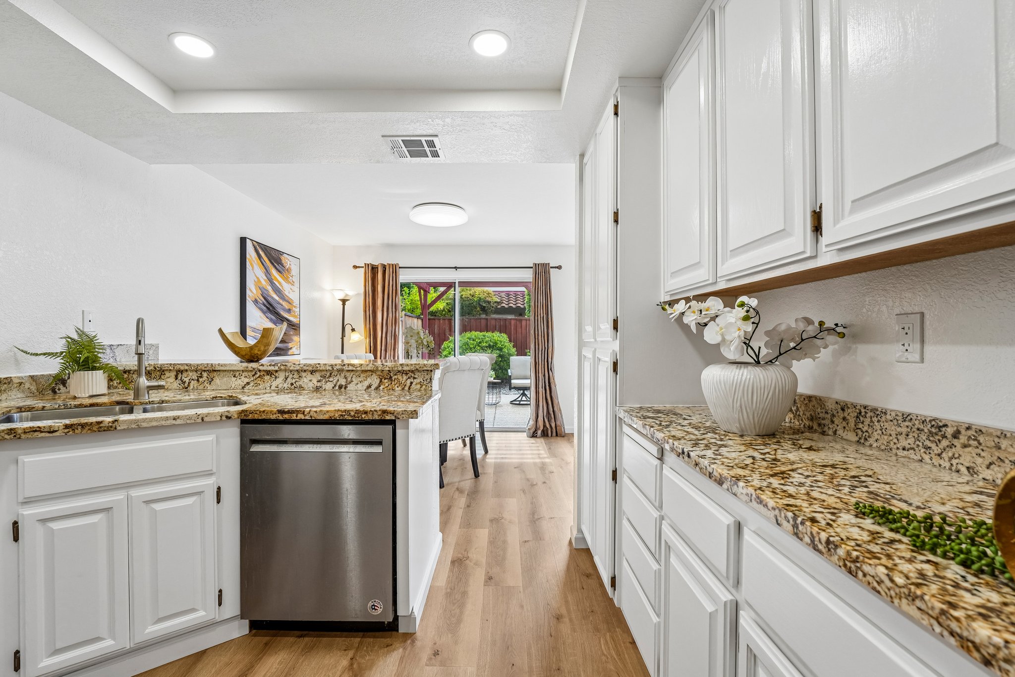 Holly Cir-S2104-025.jpg