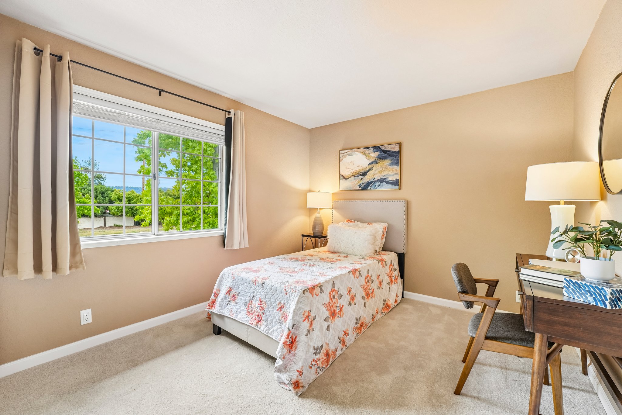 Holly Cir-S2104-026.jpg