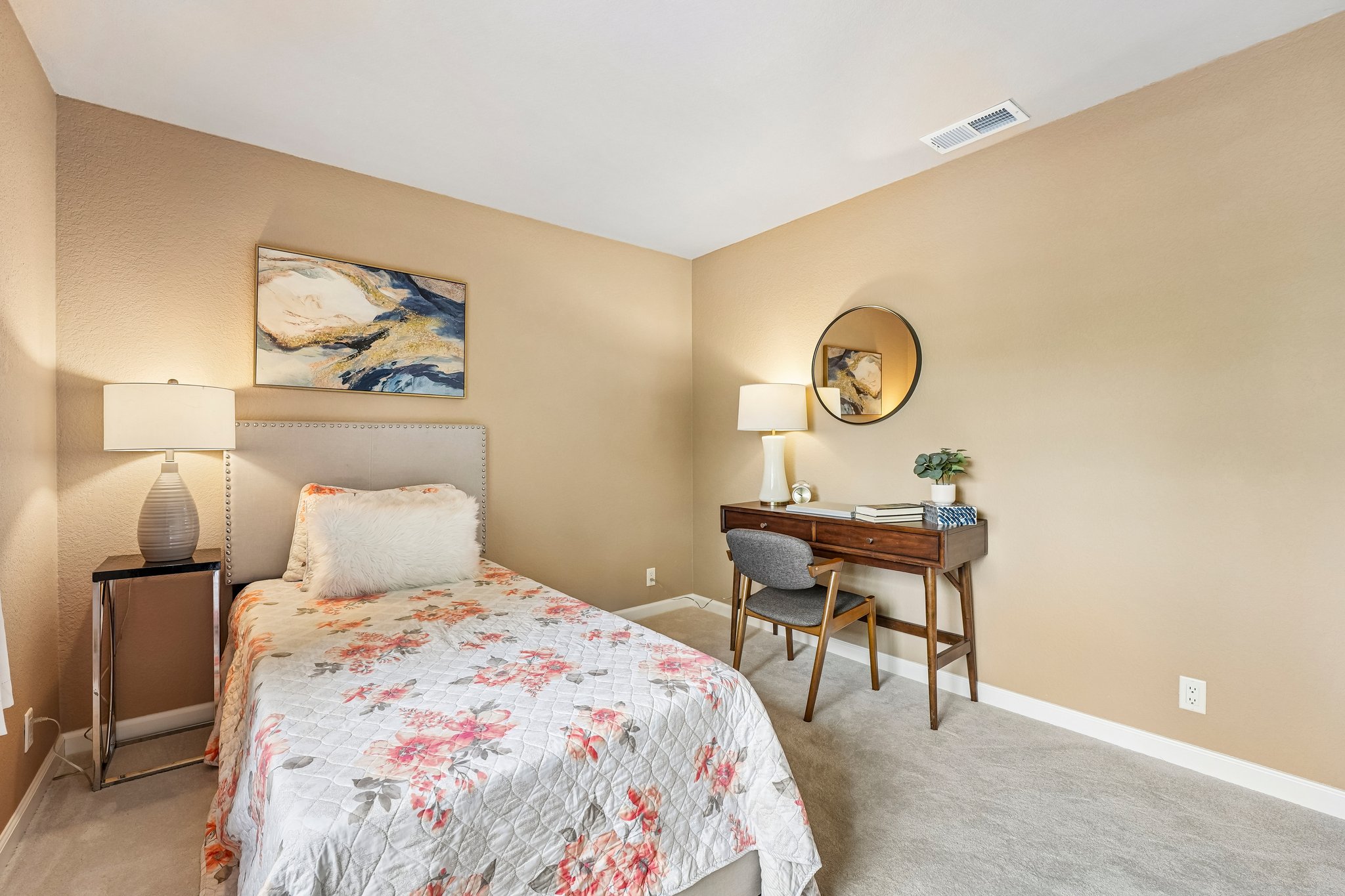 Holly Cir-S2104-027.jpg