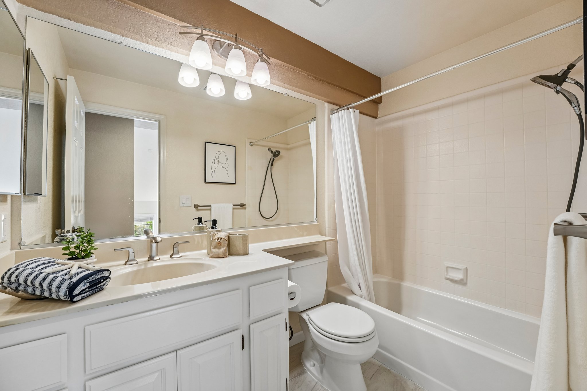 Holly Cir-S2104-032.jpg