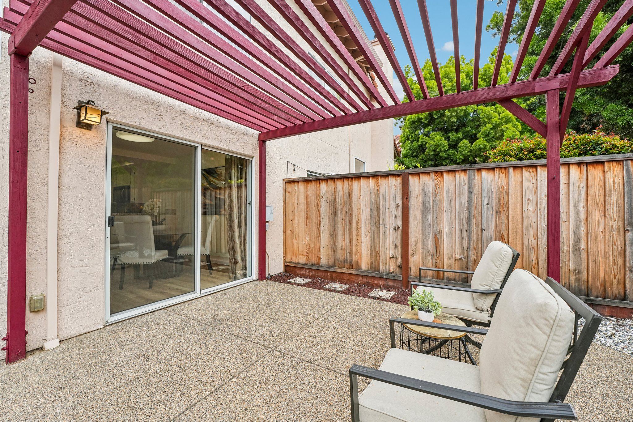 Holly Cir-S2104-042.jpg