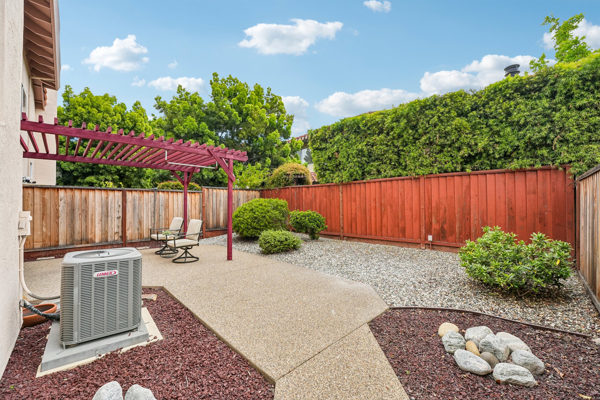 Holly Cir-S2104-043.jpg