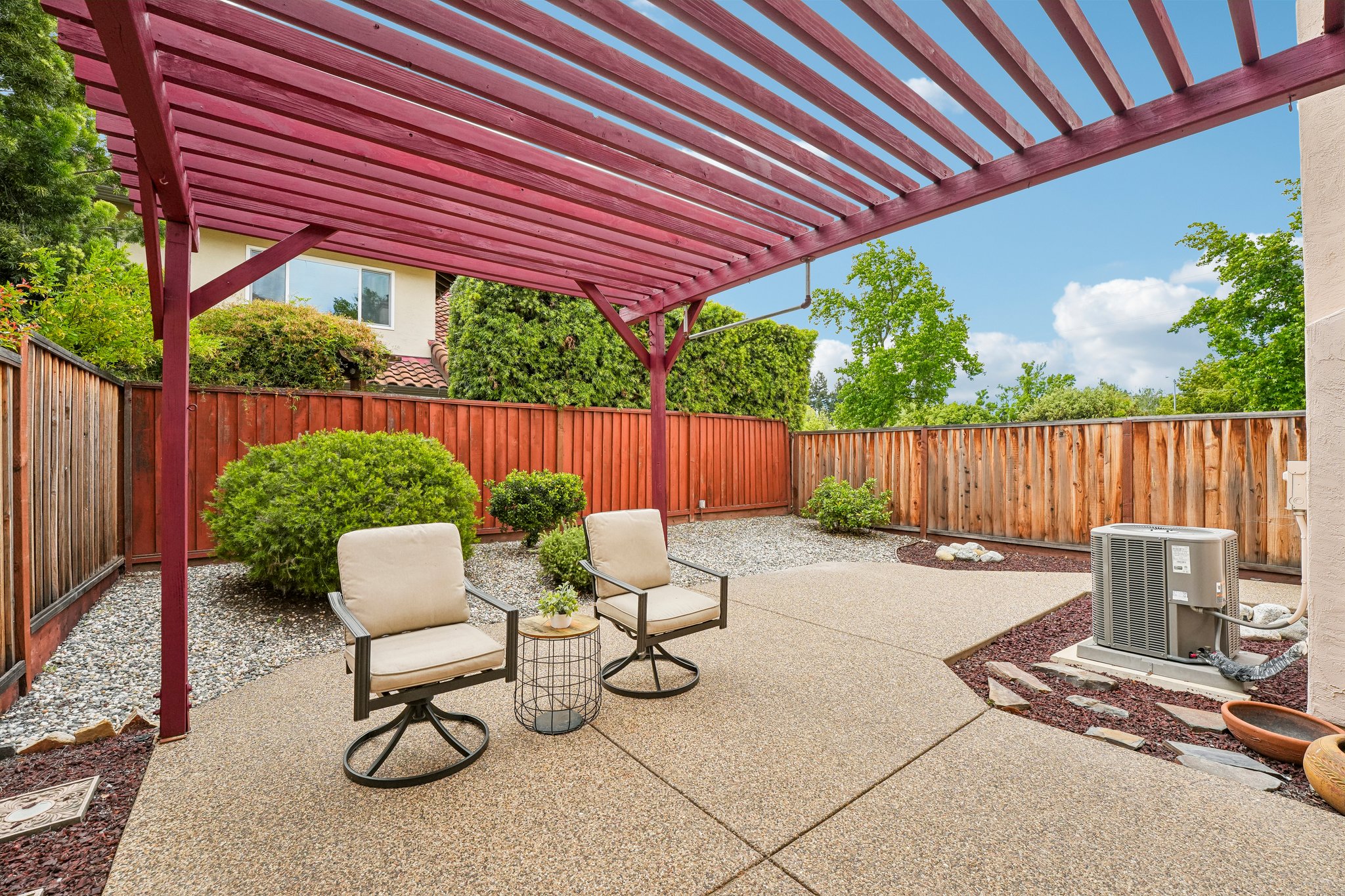 Holly Cir-S2104-045.jpg