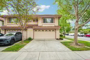 Holly Cir-S2104-001.jpg