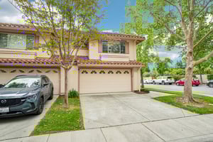 Holly Cir-S2104-003.jpg