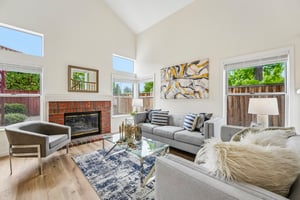 Holly Cir-S2104-010.jpg