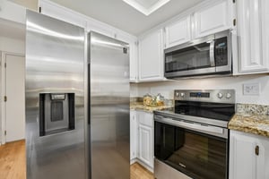 Holly Cir-S2104-023.jpg