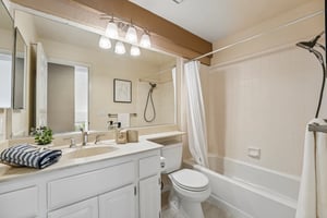 Holly Cir-S2104-032.jpg