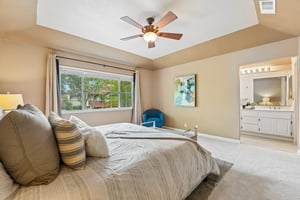 Holly Cir-S2104-035.jpg