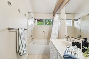 Holly Cir-S2104-039.jpg